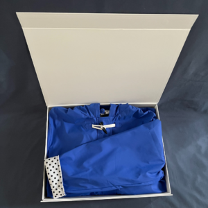 EZA7118 17.7X13.4X2.8 WHITE MATTE ROBES, SMALL JACKETS
